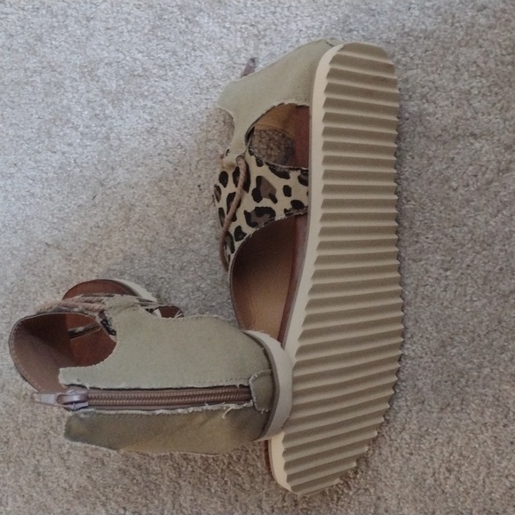 NEW canvas leopard print sandals size 8.5 - Picture 3 of 7